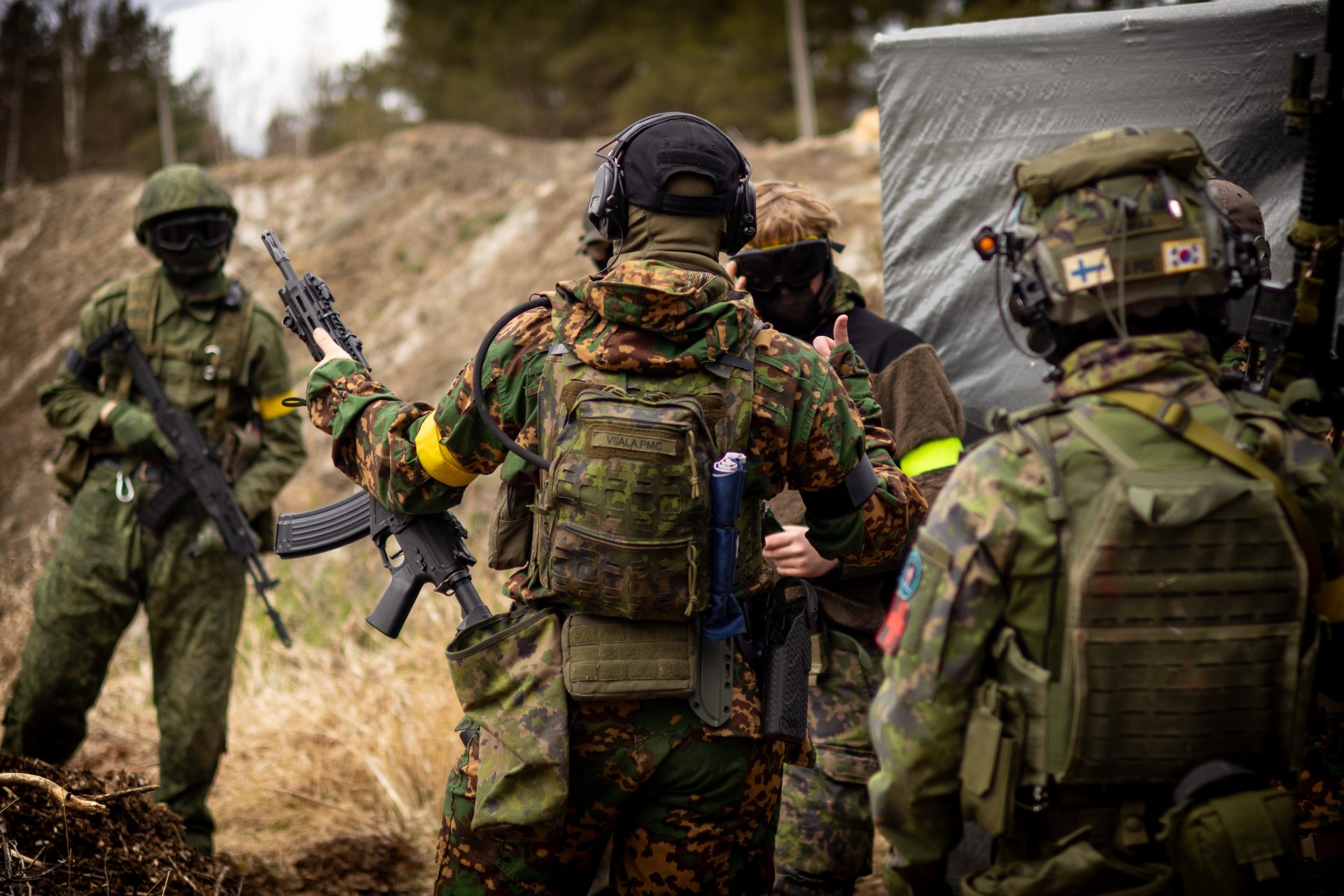 Airsoft-pelaajia kentällä
